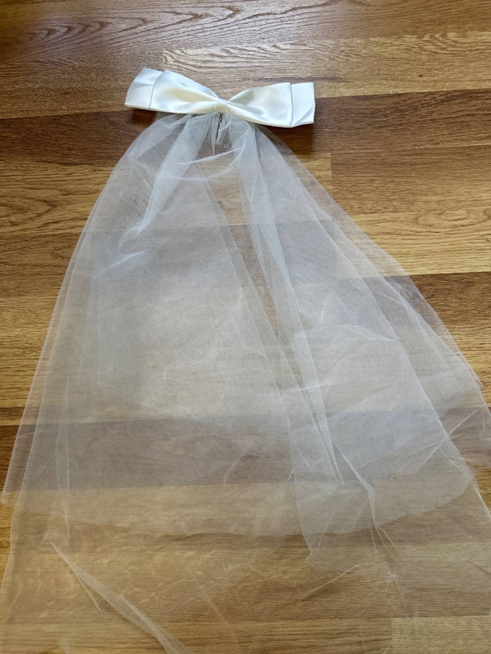 Girls veil with a bow